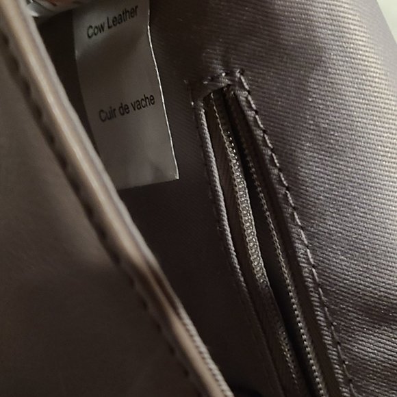 Danier genuine leather taupe crossbody bag - Picture 7 of 7